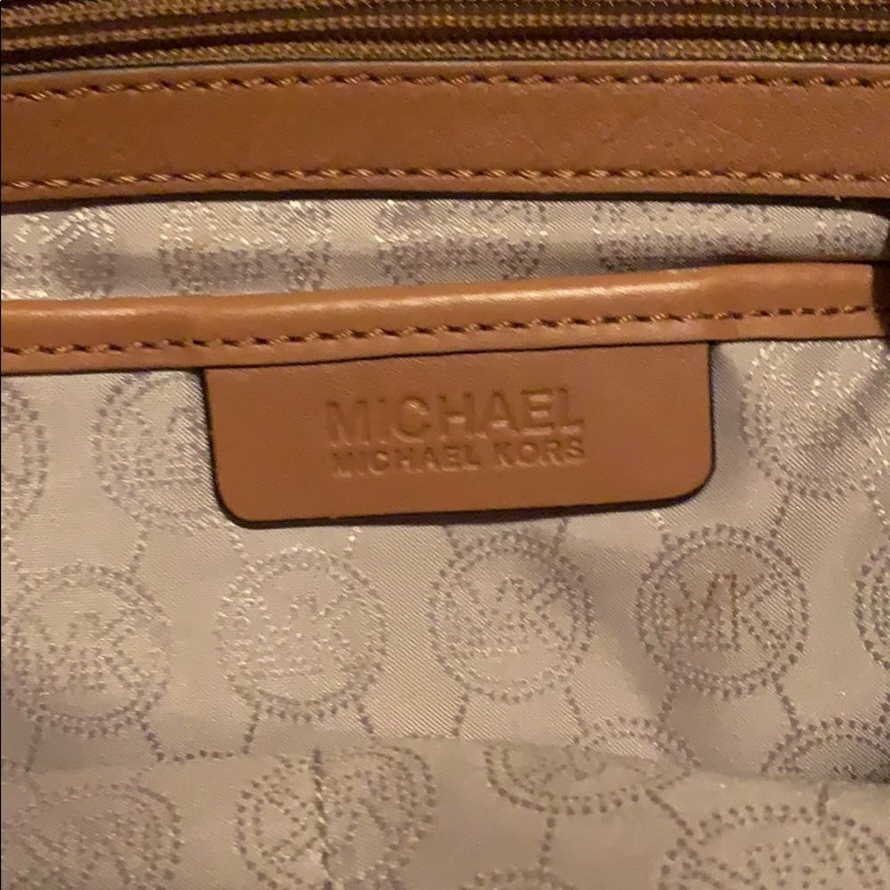 🦋Michael Kors Purse🦋 - Picture 3 of 5